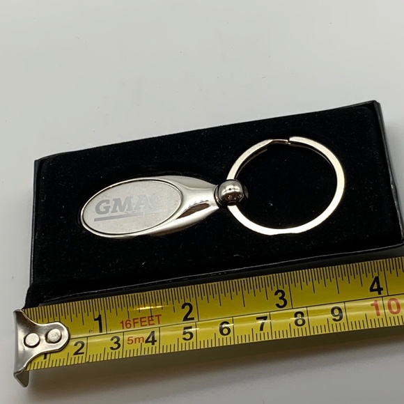 Vintage GMAC Metal Promo Keychain Keyring in Silver - Picture 6 of 6
